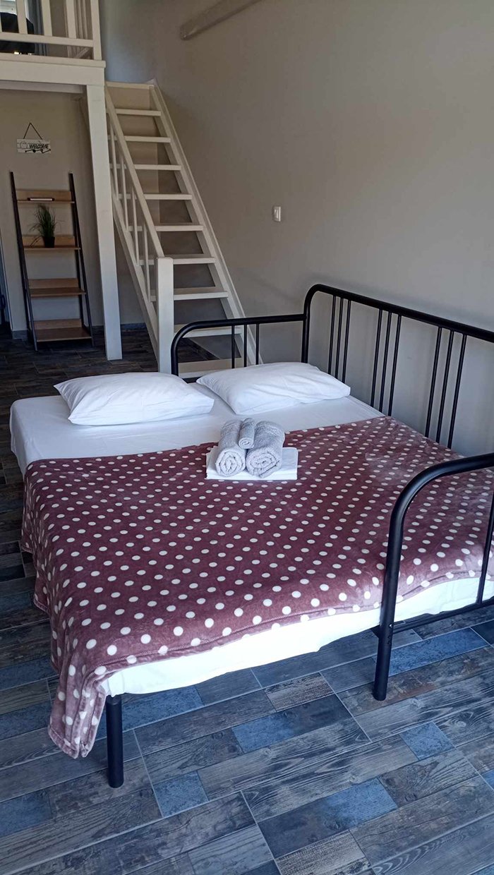 xristos studio for rent sykia