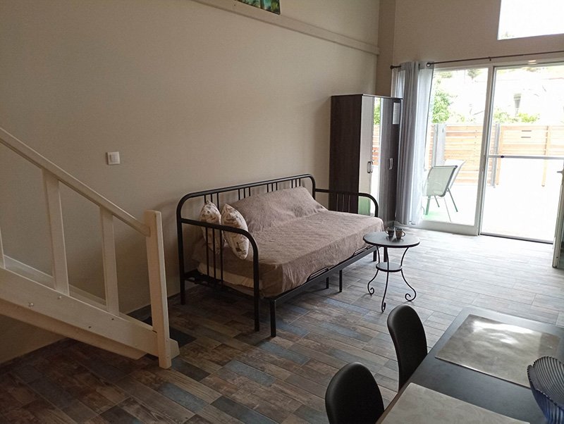 xristos studio for rent sykia